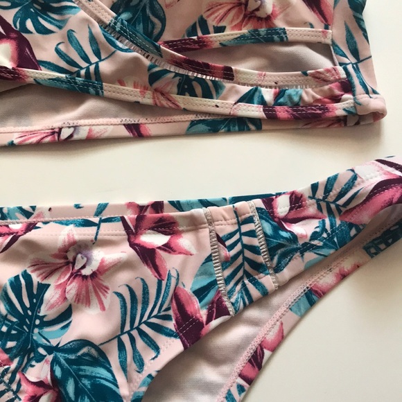 New Cabana seldom woman’s 2 piece swim wear sizeXL - Picture 2 of 4